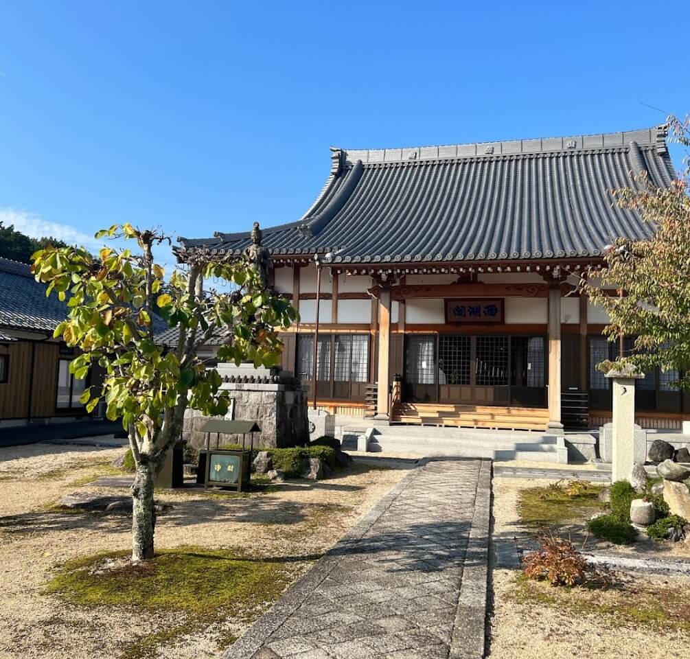 高島 覺傳寺の外観